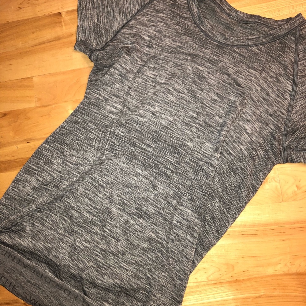 Lulu lemon workout tshirt